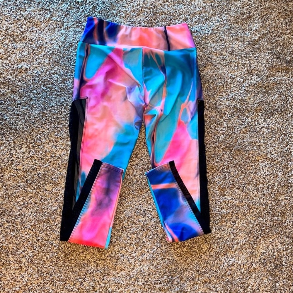 Onzie yoga leggings. Size small.